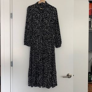 Buttoned up midi/maxi black and white with collar.